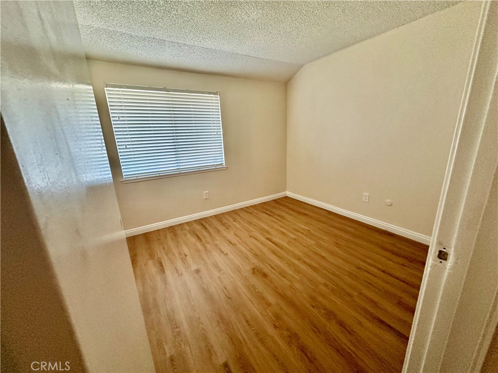 https://media.crmls.org/medias/982634cd-687a-4f43-a3fc-1bdb4ec649f3.jpg?preset=X-Large