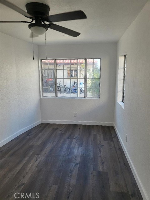 Detail Gallery Image 2 of 10 For 328 326 E 55th, Long Beach,  CA 90805 - 5 Beds | 3 Baths
