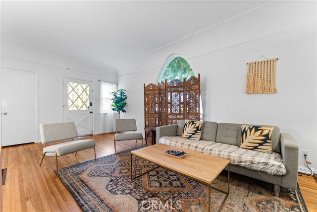 1031 Termino Avenue, Long Beach CA: https://media.crmls.org/medias/98272884-50f5-4bac-9c37-b99766a1ecb2.jpg
