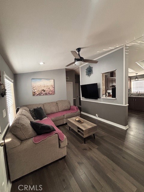 Detail Gallery Image 9 of 25 For 7560 Woodman #75,  Van Nuys,  CA 91405 - 2 Beds | 1 Baths