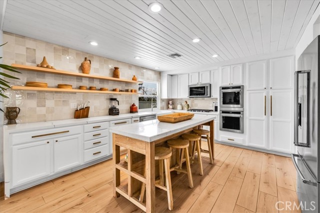 9124 Joshua Lane, Yucca Valley CA: https://media.crmls.org/medias/9828829d-7e28-4605-b065-c2b9ddd8e48d.jpg