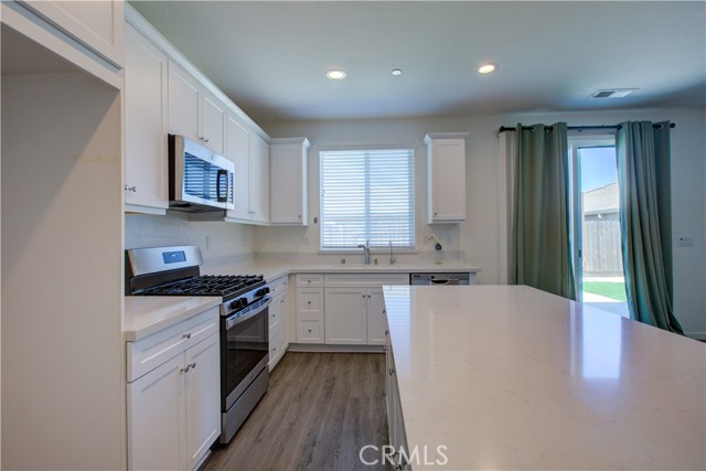Detail Gallery Image 7 of 44 For 495 Daffodil Dr, Merced,  CA 95341 - 5 Beds | 3 Baths