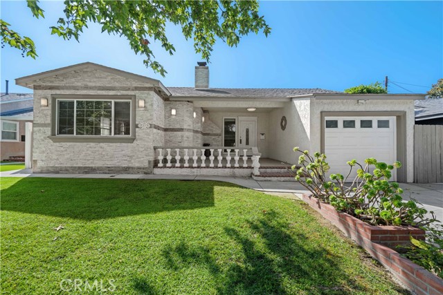 Detail Gallery Image 1 of 22 For 3333 N Los Coyotes Diagonal, Long Beach,  CA 90808 - 3 Beds | 3 Baths