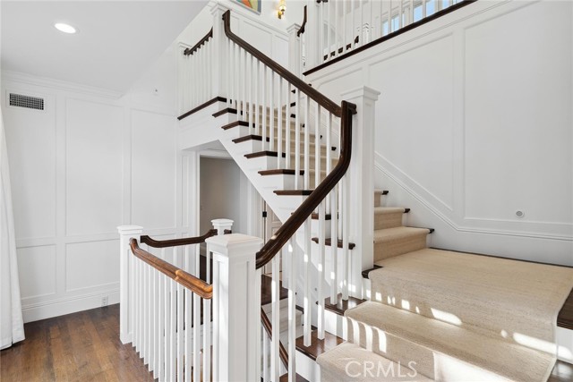 215 Marigold Avenue, Corona del Mar CA: https://media.crmls.org/medias/982ad56e-06f8-469e-bd57-29208bf0d52b.jpg