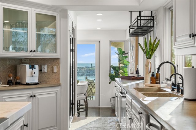 Detail Gallery Image 27 of 66 For 2301 Pacific Dr, Corona Del Mar,  CA 92625 - 4 Beds | 3/1 Baths