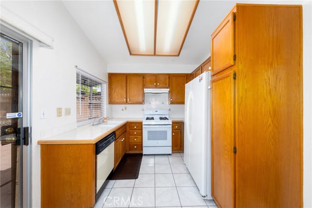 Detail Gallery Image 13 of 29 For 16880 Glennaire Ave, Victorville,  CA 92395 - 3 Beds | 2 Baths