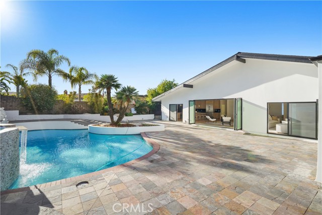 4230 Alonzo Avenue, Encino CA: https://media.crmls.org/medias/982cb5c1-f529-40ed-a856-38c4aa869e2a.jpg