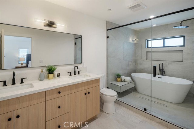 20109 Archwood Street, Winnetka CA: https://media.crmls.org/medias/982cc93e-c879-4f9a-9772-e0bbc436d27a.jpg