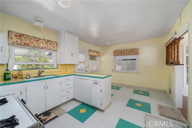 12852 Fairhaven, Santa Ana CA: https://media.crmls.org/medias/982cfc8f-cd11-4434-a57a-881d4c162298.jpg