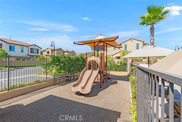 Detail Gallery Image 9 of 12 For 217 Primrose Dr, Lake Forest,  CA 92610 - 3 Beds | 2/1 Baths