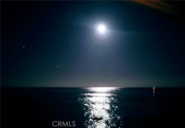 68 Playa Azul, Avalon CA: https://media.crmls.org/medias/982d2ba1-618c-4a75-836c-16cb7bcea52e.jpg