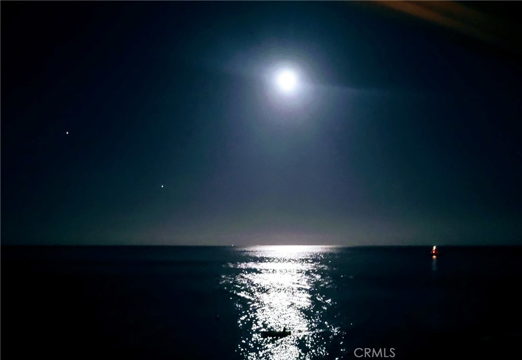 https://media.crmls.org/medias/982d2ba1-618c-4a75-836c-16cb7bcea52e.jpg?preset=X-Large