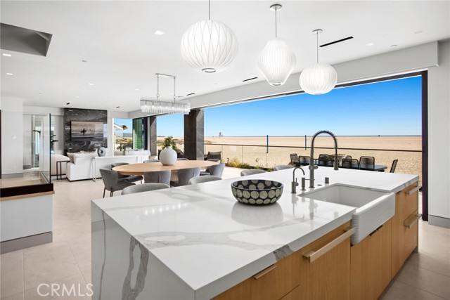 706 W Oceanfront, Newport Beach CA: https://media.crmls.org/medias/982d2d73-e865-4082-9905-366d05e78dde.jpg