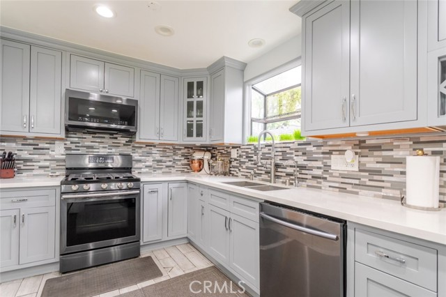 Detail Gallery Image 22 of 50 For 17242 Horace St, Granada Hills,  CA 91344 - 4 Beds | 4 Baths