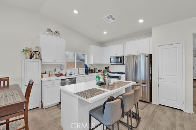 Detail Gallery Image 9 of 27 For 15389 Diamond, Victorville,  CA 92394 - 3 Beds | 2 Baths