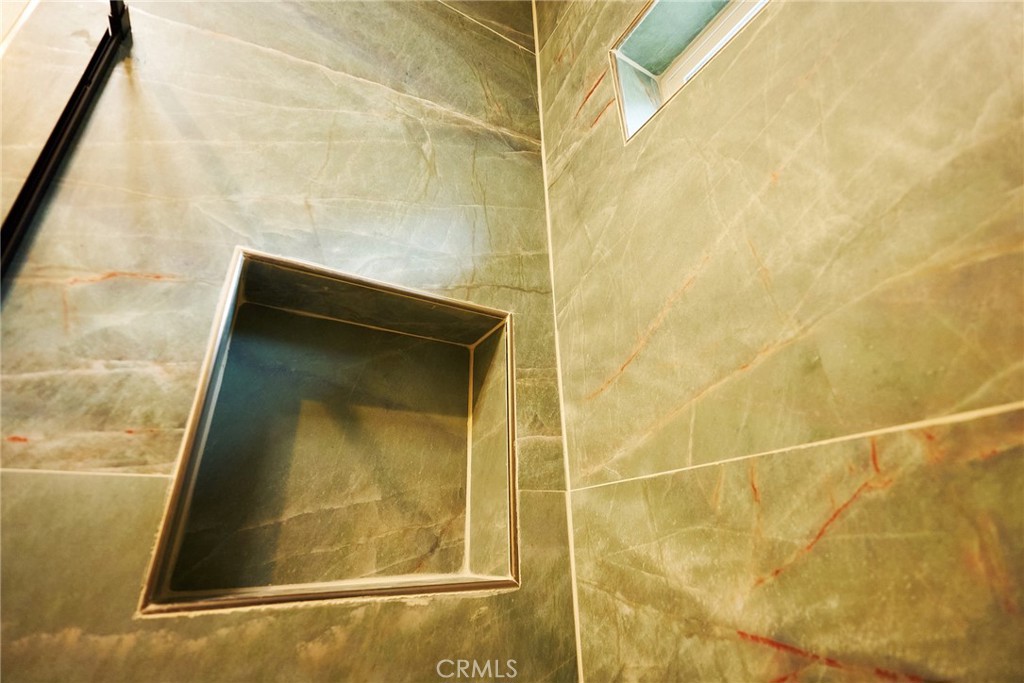 https://media.crmls.org/medias/982ddfc2-c4e7-49ef-af50-ab24d566d031.jpg?preset=X-Large