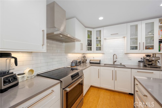 6017 Carnegie Street, San Diego CA: https://media.crmls.org/medias/982df6b2-89d7-4c88-8176-bcef9dc6bd98.jpg