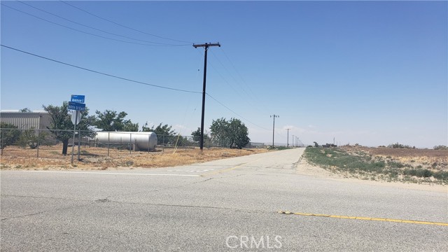 80 E Ave I, Lancaster CA: https://media.crmls.org/medias/982e1e0a-e653-40c8-93fb-90a6c2e15b17.jpg