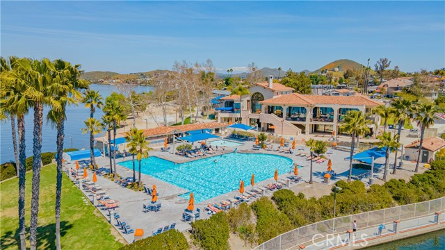 23825 N Canyon Lake Drive, Canyon Lake CA: https://media.crmls.org/medias/982e2a93-b61c-49dc-ae86-48e5b568aa9a.jpg