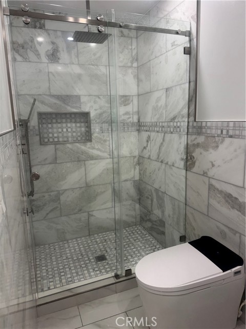 Detail Gallery Image 17 of 31 For 7127 White Oak, Reseda,  CA 91335 - 4 Beds | 3 Baths