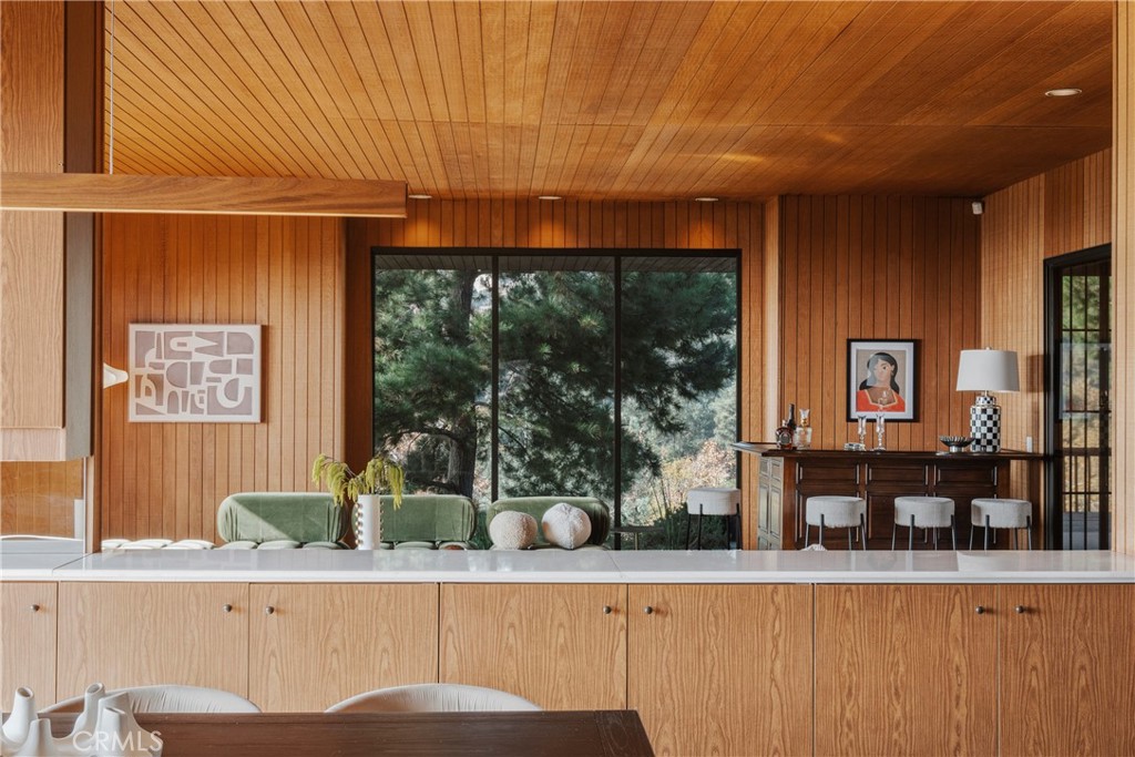 https://media.crmls.org/medias/982e86d0-1620-415b-9494-55cfe0088cb8.jpg?preset=X-Large
