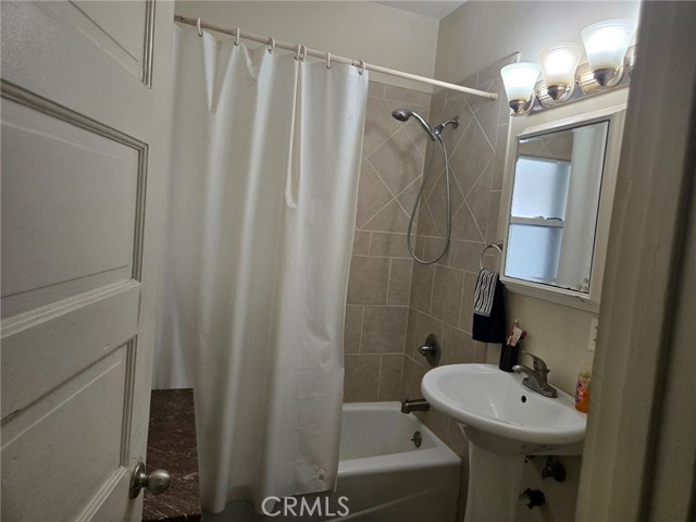 1121 Gladys Avenue, Long Beach CA: https://media.crmls.org/medias/982fa80c-1e61-4ce7-9aca-3755079fb50a.jpg