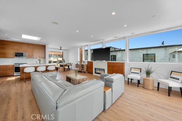Detail Gallery Image 7 of 50 For 1501 Monterey Bld, Hermosa Beach,  CA 90254 - 4 Beds | 3/1 Baths