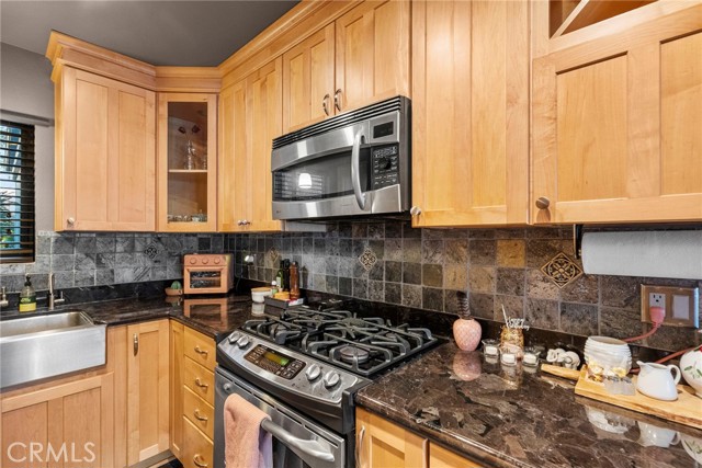 Detail Gallery Image 10 of 28 For 6490 Twin Circle, Simi Valley,  CA 93063 - 2 Beds | 2 Baths