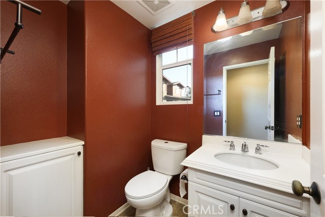 Detail Gallery Image 14 of 28 For 155 Zephyr Run, Tustin,  CA 92782 - 3 Beds | 3/1 Baths