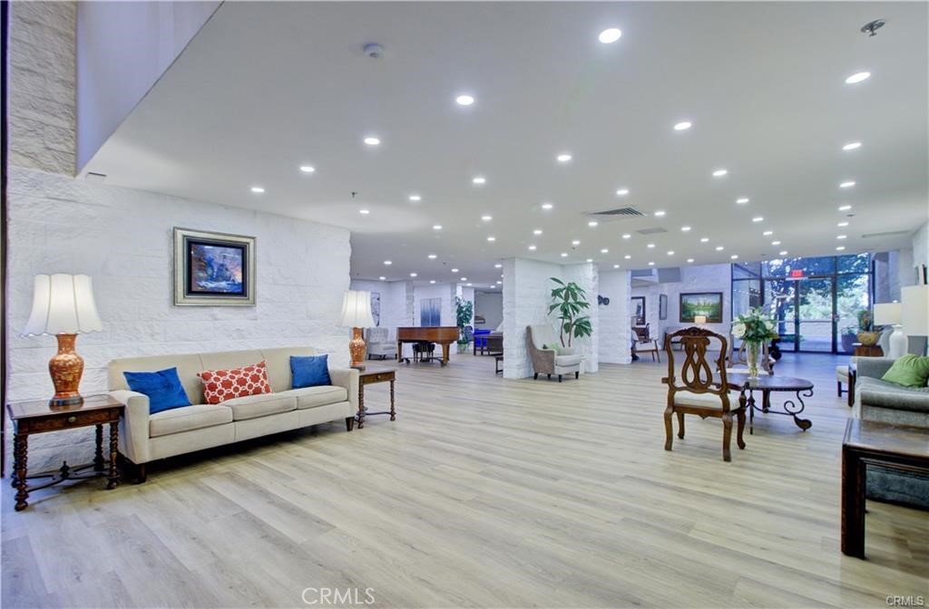 https://media.crmls.org/medias/98318249-02d4-46df-9bcb-ead327142862.jpg?preset=X-Large