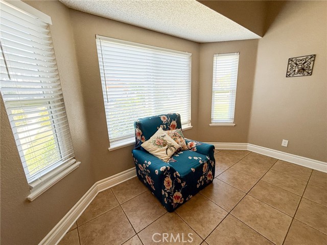 Detail Gallery Image 5 of 28 For 26490 Mapleridge Way, Moreno Valley,  CA 92555 - 3 Beds | 2/1 Baths