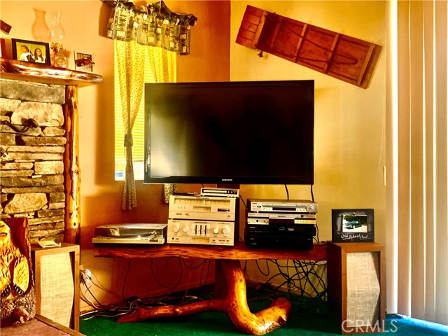 540 Yukon Road, Green Valley Lake CA: https://media.crmls.org/medias/983207b6-e6c3-4fc7-b35e-a9bf05d22dae.jpg