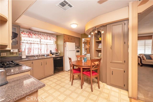 Detail Gallery Image 20 of 47 For 11730 Whittier Bld #40,  Whittier,  CA 90601 - 2 Beds | 2 Baths