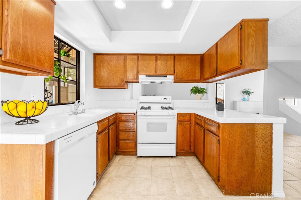 https://media.crmls.org/medias/98328543-6c8b-4c12-a766-a3913a1152bf.jpg?preset=X-Large