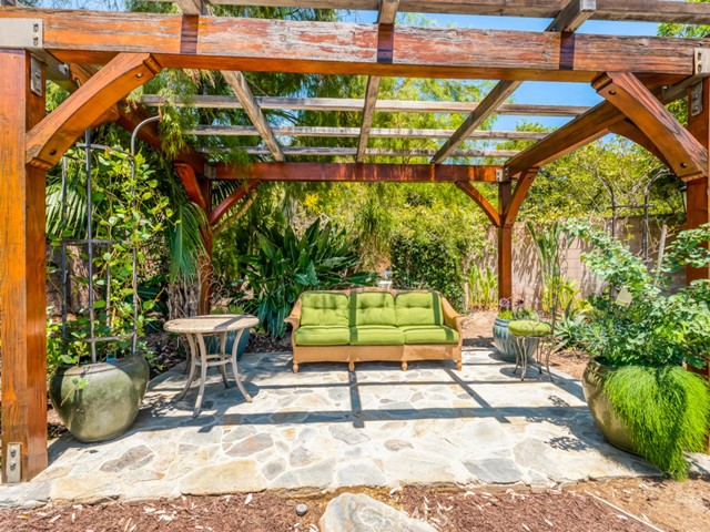 10335 Sylvia Avenue, Porter Ranch CA: https://media.crmls.org/medias/98328643-4be8-427c-a595-85d8e94b9ab9.jpg