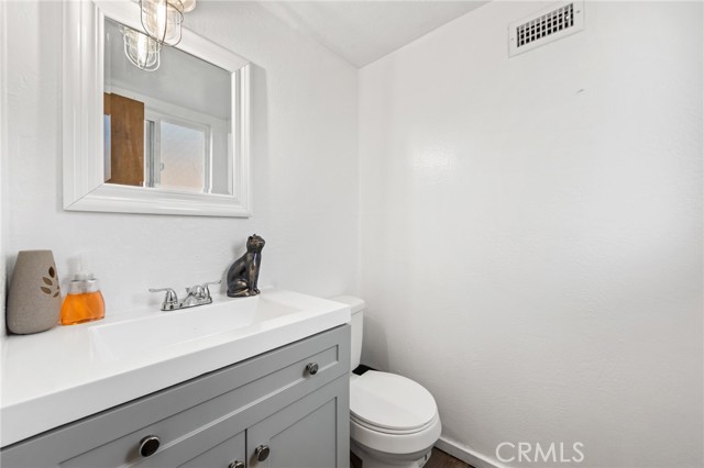 Detail Gallery Image 7 of 22 For 2332 Eagle Ln, Running Springs,  CA 92382 - 2 Beds | 1/1 Baths