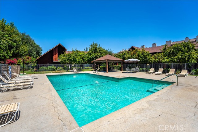 Detail Gallery Image 4 of 28 For 20110 Cohasset St #22,  Winnetka,  CA 91306 - 3 Beds | 2/1 Baths