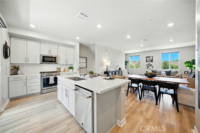 1425 W Sunrise Lane, San Pedro CA: https://media.crmls.org/medias/98334645-e02d-4e5f-b0f3-99832e7b1266.jpg