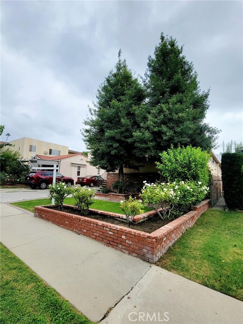 1148 Thompson Avenue photo 3