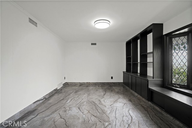 Detail Gallery Image 22 of 49 For 9853 Wish Ave, Northridge,  CA 91325 - 5 Beds | 2/1 Baths