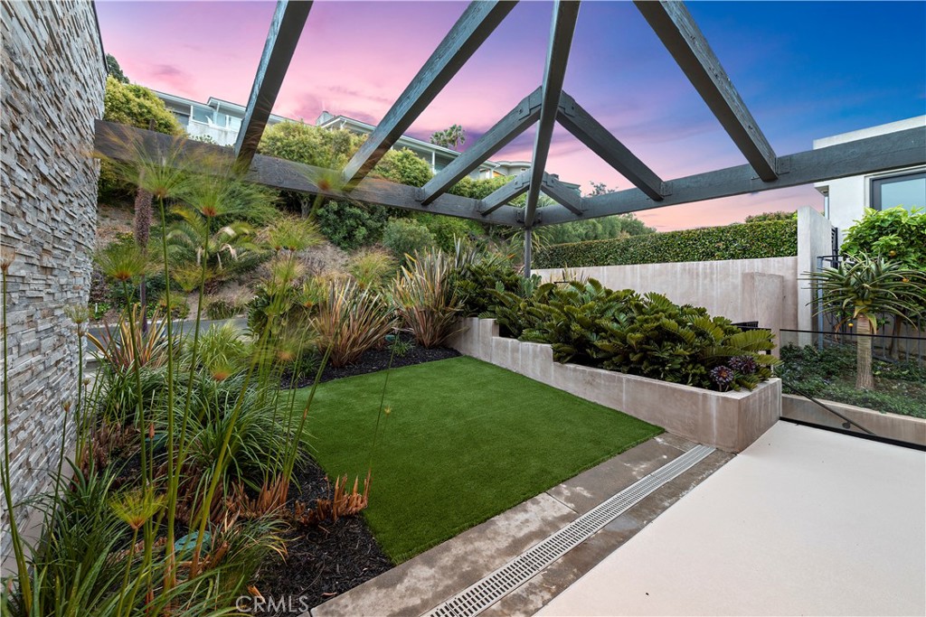 98349255 D8af 4c90 92c1 2a7f2349a4b0