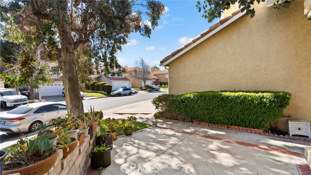 Detail Gallery Image 15 of 56 For 19765 Azure Field Dr, Newhall,  CA 91321 - 3 Beds | 2/1 Baths