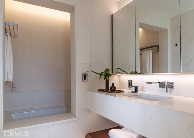101 N Poinsettia Avenue, Manhattan Beach CA: https://media.crmls.org/medias/9835dc75-b963-4f29-b3a2-0431c8febf95.jpg