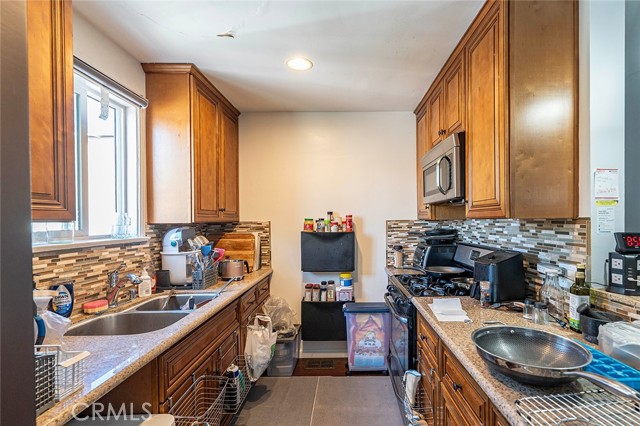 4357 Pennsylvania Avenue, Glendale CA: https://media.crmls.org/medias/9836b9ad-6180-46d5-a913-08e4c39509d1.jpg