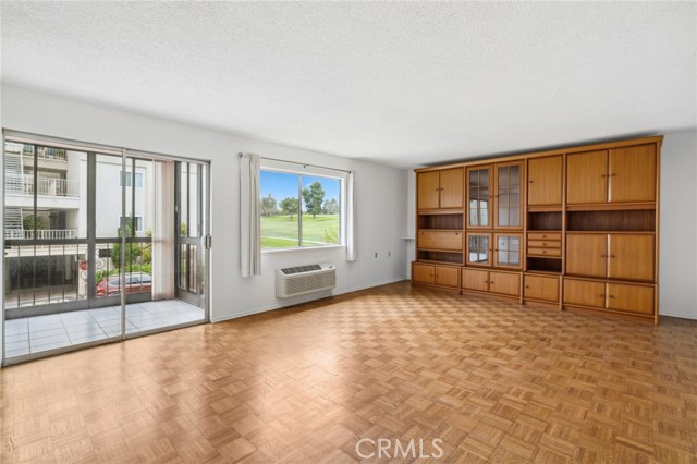Detail Gallery Image 2 of 14 For 2391 via Mariposa 2h,  Laguna Woods,  CA 92637 - 2 Beds | 2 Baths