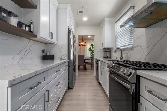 Detail Gallery Image 3 of 25 For 200 E Barclay St, Long Beach,  CA 90805 - 3 Beds | 1 Baths