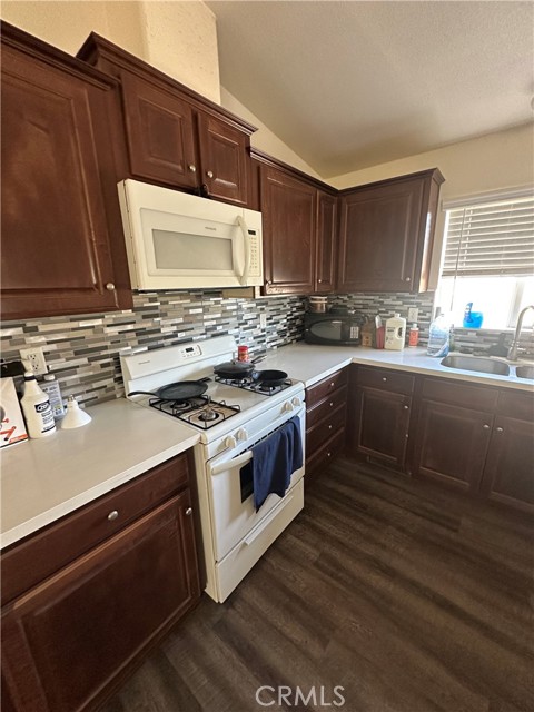 Detail Gallery Image 4 of 23 For 8491 Swarthout Canyon, San Bernardino,  CA 92407 - 3 Beds | 2 Baths