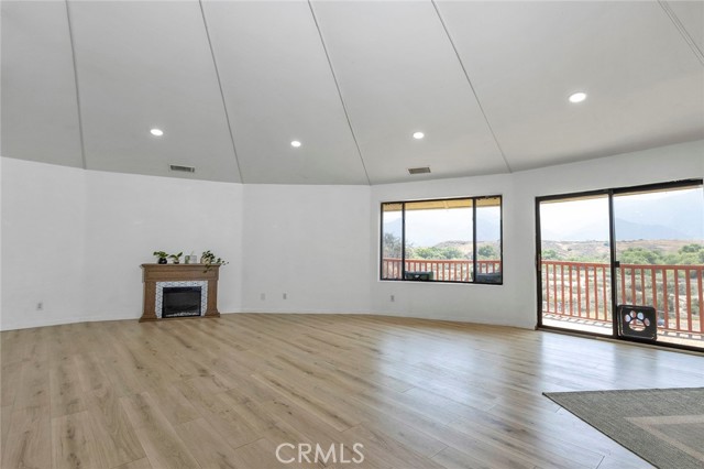 11101 Spanish Hills Dr, Corona CA: https://media.crmls.org/medias/983992b9-59d8-4131-ba50-992731e7b8d1.jpg