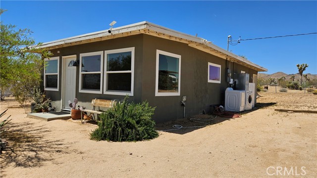 Detail Gallery Image 3 of 39 For 1240 Geronimo Trl, Yucca Valley,  CA 92284 - 1 Beds | 1 Baths