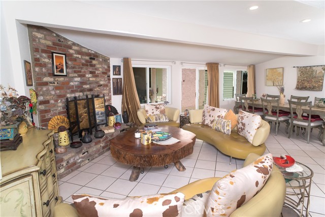 FAMILY AND DINING ROOMS